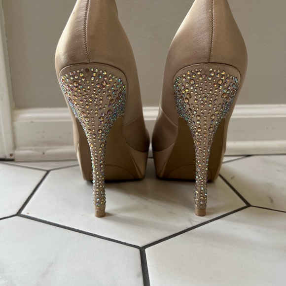 Shi signature studded heals - Picture 2 of 4